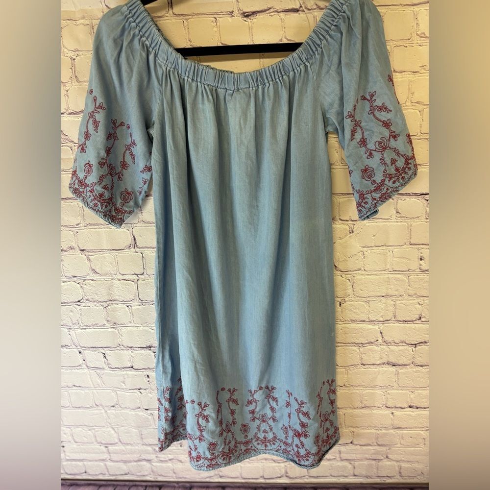 Streetwear Society Blue Chambray Red Embroidered Short Sleeve Mini Dress Large